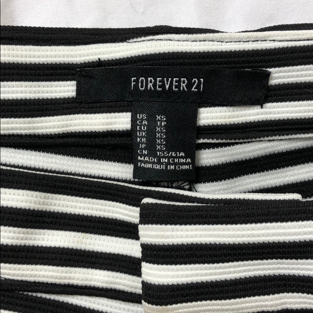 STRIPED SHORTS - Picture 2 of 4